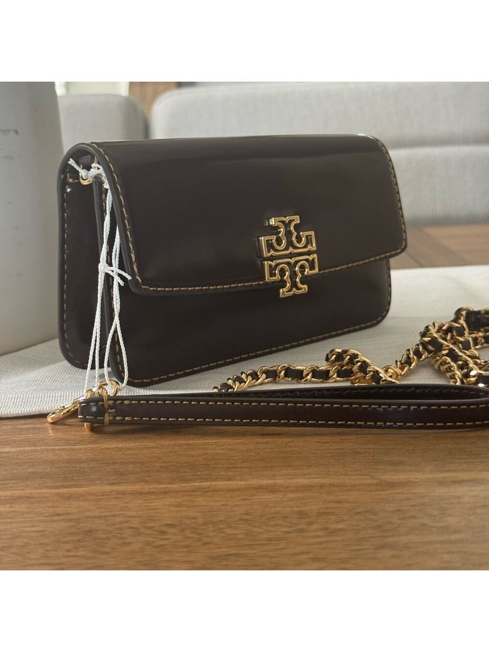 New TORY BURCH BRITTEN PATENT CHAIN WALLET W. WRISTLET timporlano color